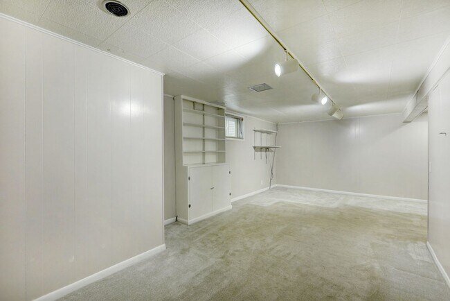 Building Photo - 789 S Hudson St