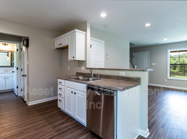 Building Photo - 628 Drakewood Rd