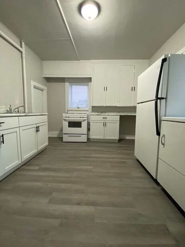 Building Photo - 546 Ceape Ave