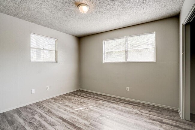 Building Photo - 714 Old Martindale Rd