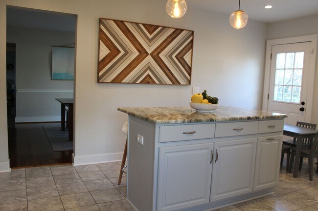 Building Photo - LARCHMONT