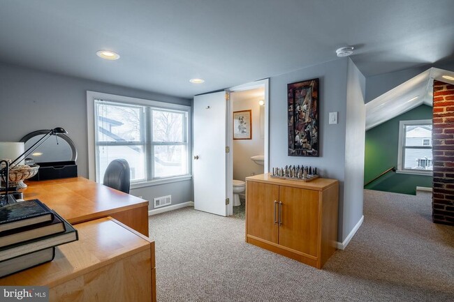 Building Photo - 106 Linderman Ave