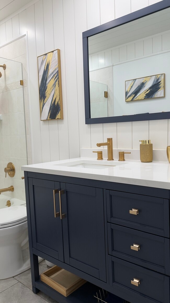 Building Photo - 651 Seaview Ct