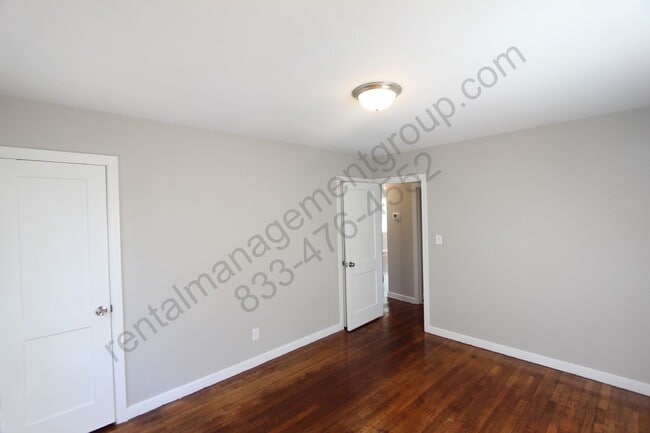 Building Photo - 3 Bedroom, 1.5 Bath! New on the Market and...