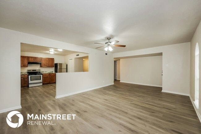 Building Photo - 2941 Rolling Hills Dr