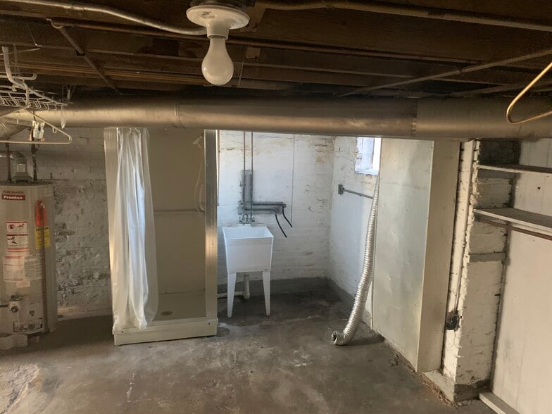 Building Photo - 3422 Daisy Ave