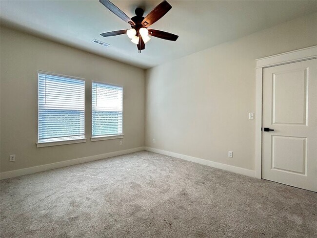 Building Photo - 27 Shropshire Dr