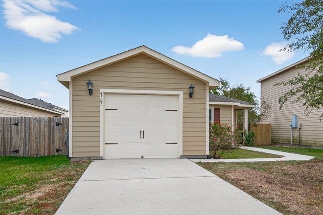 Building Photo - 4107 Pedernales River Ln