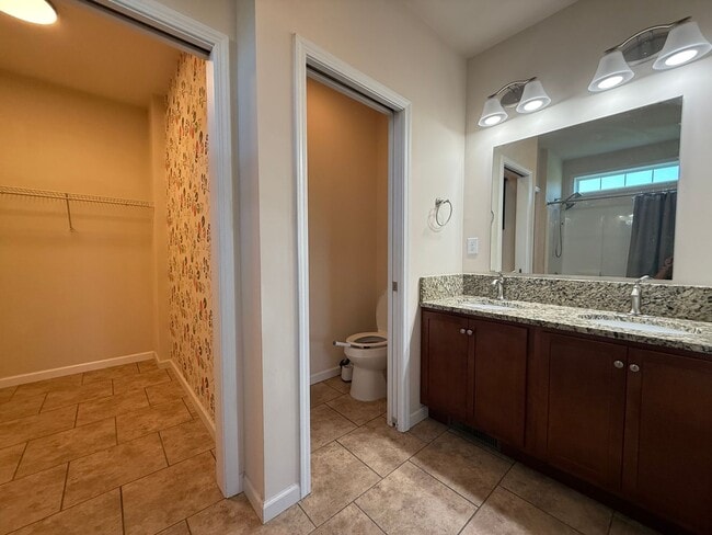 Building Photo - 3 Bedroom 3.5 Bathroom Home Located in Greeneville, TN