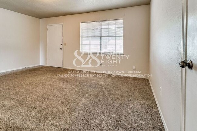 Building Photo - 3 Bedroom/1 Bath Single Family Home Just M...