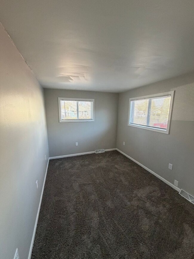 Building Photo - Section 8 Approved | Charming 3 Bed / 1 Bath Home in Lansing