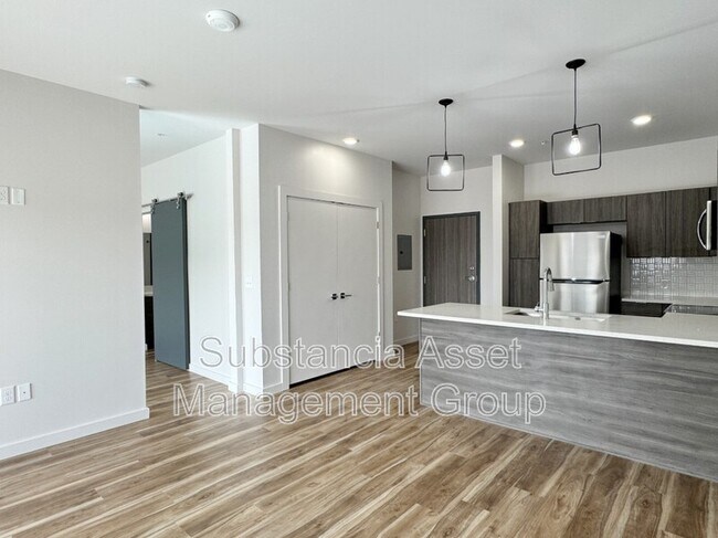 Primary Photo - 1641 Midtown Pl
