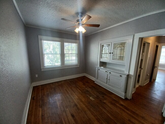 Building Photo - 214 Funston Pl
