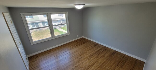 Building Photo - 3 Bed 1 Bath Townhouse
