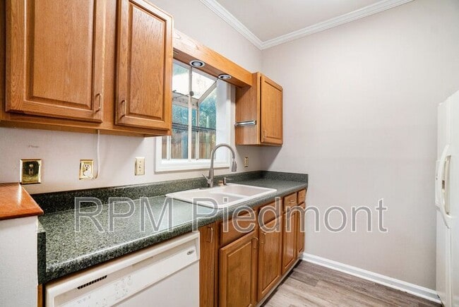 Building Photo - 388 Oakland Ave SE