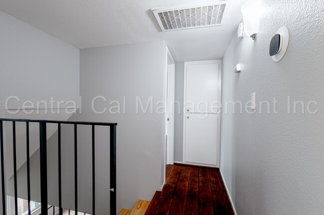 Building Photo - MOVE IN SPECIAL! - HALF MONTH OFF NOV RENT...