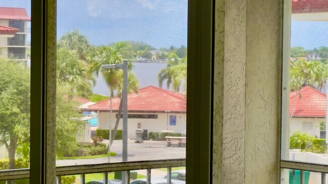 Building Photo - 107 Half Moon Cir