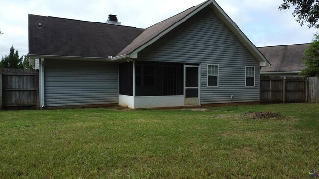 Building Photo - 221 Deer Track Ct