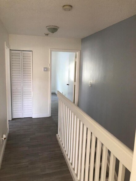 Building Photo - 401 SW 120th Ave