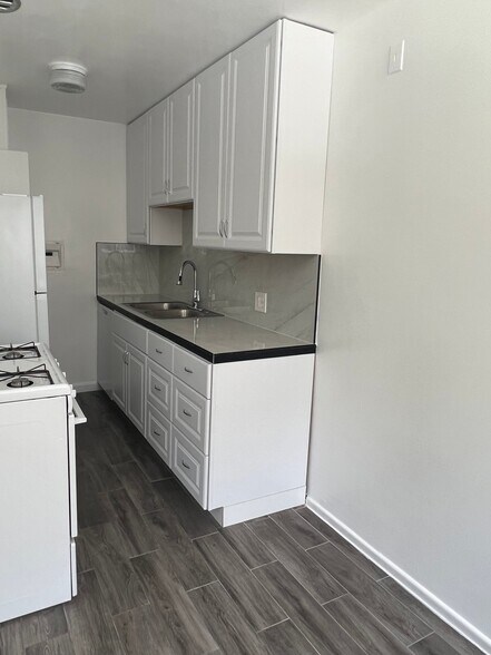 Building Photo - 3110 Livonia Ave