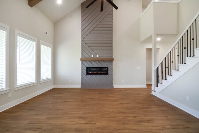 Building Photo - 1840 Momi St