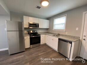 Building Photo - Townhouse Apartment - Near Downtown and Vi...