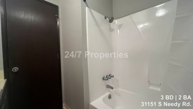 Building Photo - Country Living in Canby - 3 BD | 2 BA Home