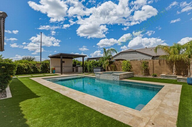 Building Photo - Stunning Gilbert Home Located in the Beautiful Belrose Gated Community!