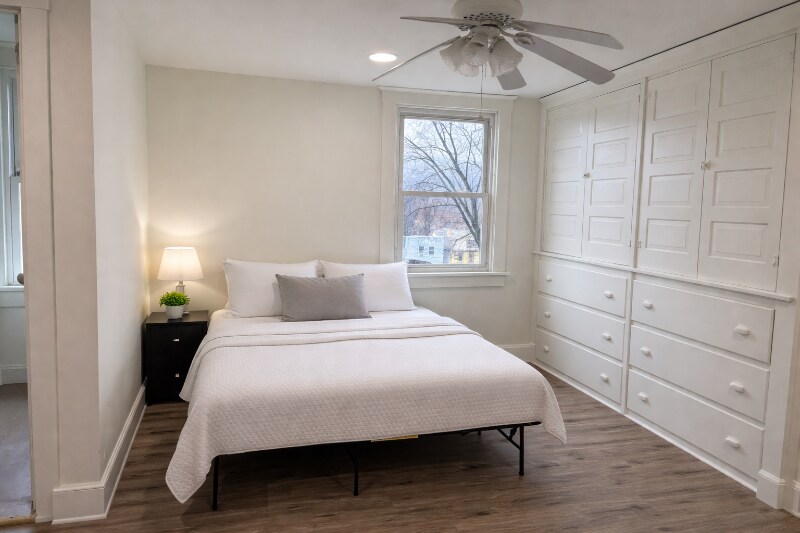 Building Photo - 247 N Main St