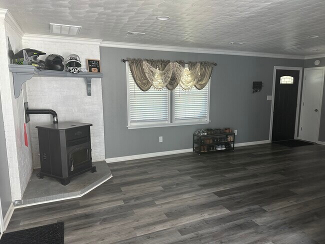 Building Photo - 9576 Maryus Rd