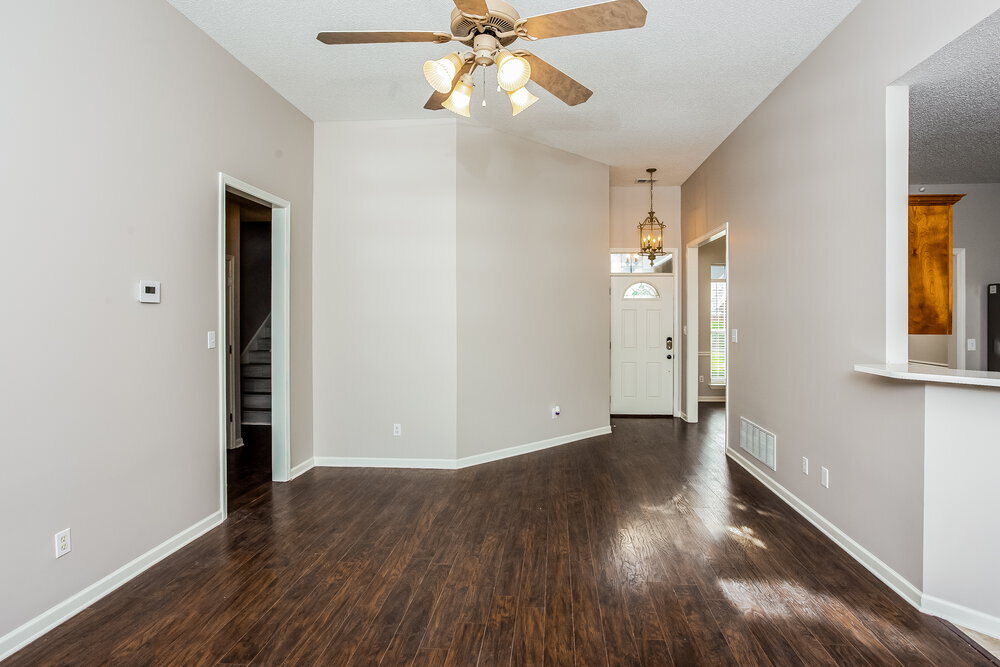 Building Photo - 610 Classic Dr N