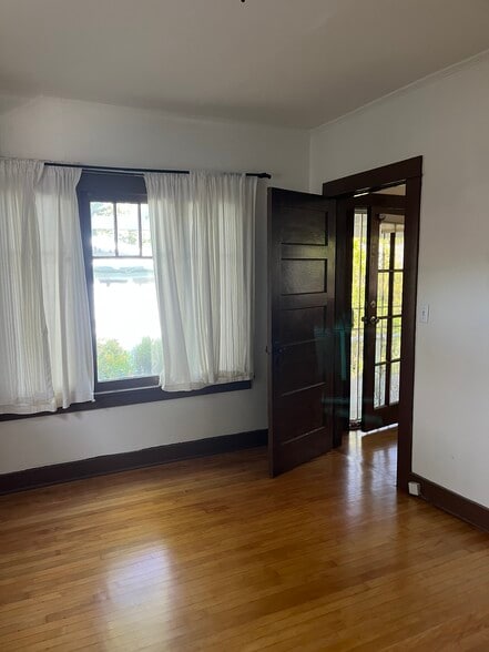 Building Photo - 807 N Wilson Ave