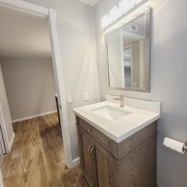 Building Photo - 14014 N Cameo Dr