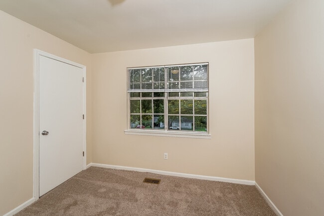Building Photo - 5938 Dewey Heights Rd