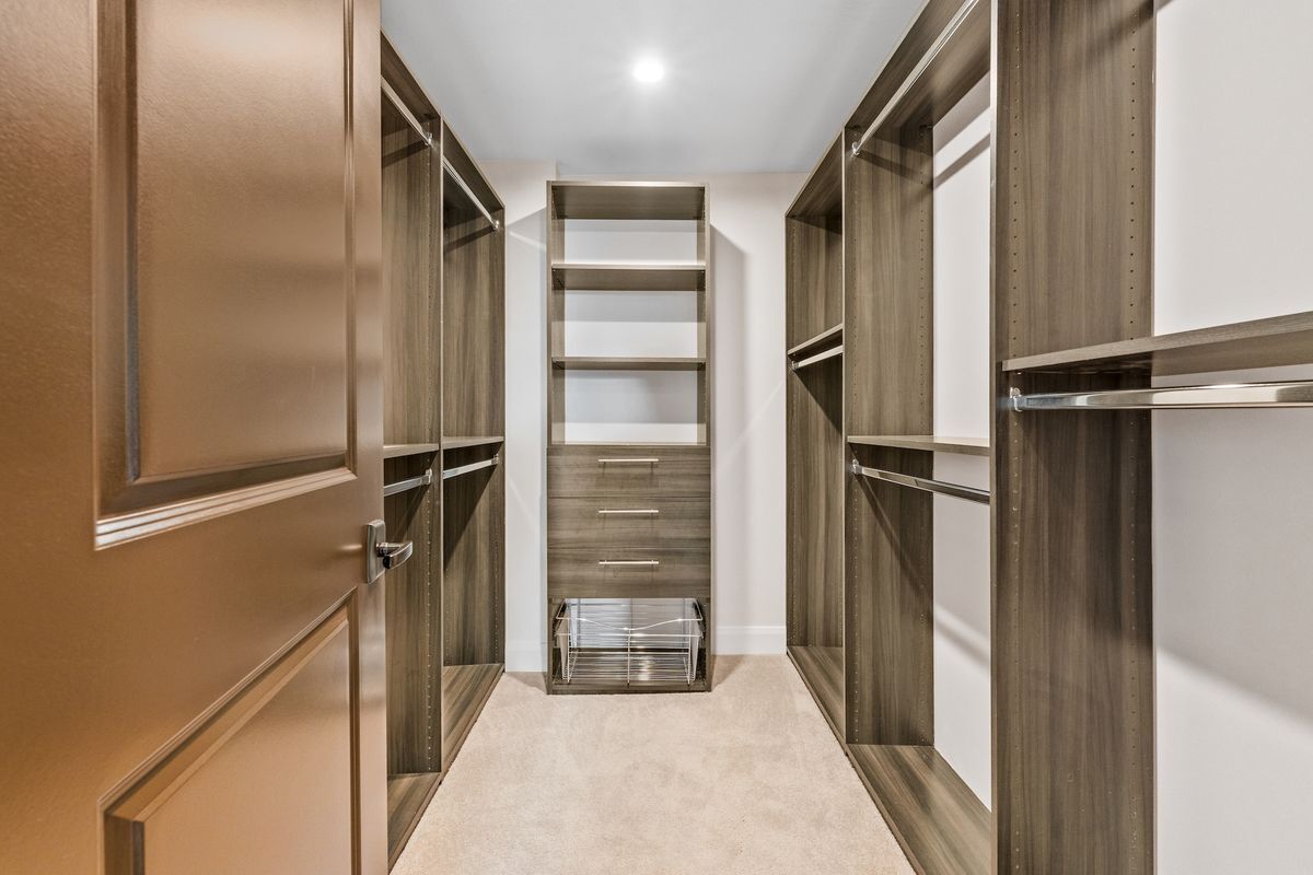 Building Photo - 10674 Ashton Ave