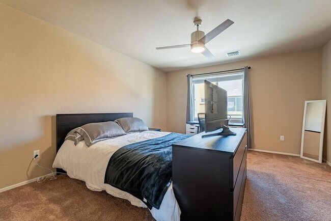 Building Photo - Spacious 3-Bed, 3-Bath Tucson Condo w/ Gar...