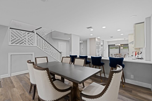 Building Photo - 2435 Presidential Way