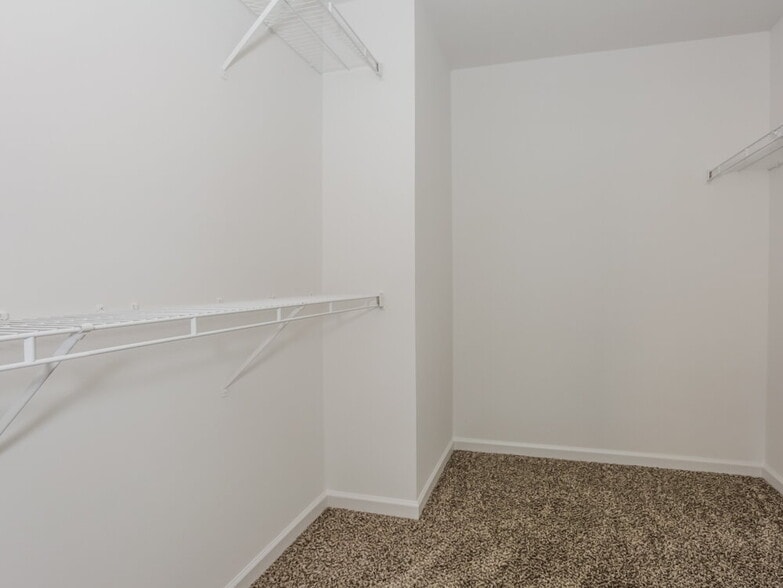 Building Photo - 6908 Sequoia Hills Dr