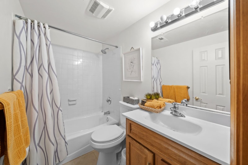 Building Photo - 13810 Mapledale Ave