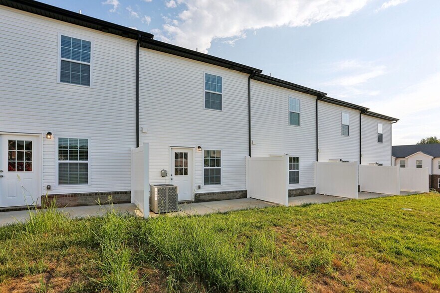 Building Photo - 2815 Trenton Rd