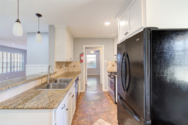 Building Photo - 2714 Southmore Ave