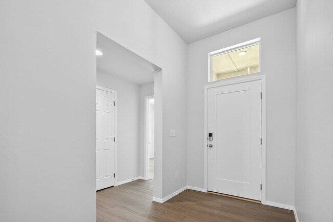 Building Photo - $200.00 Move in Special for September / Oc...