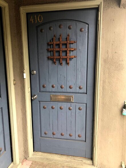 DOOR TO UNIT - 410 N Orange Grove Ave