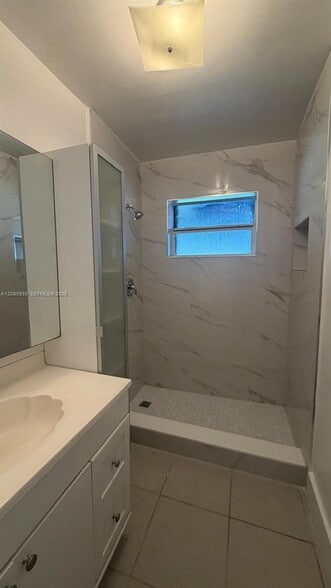 Building Photo - 2631 Alcazar Dr
