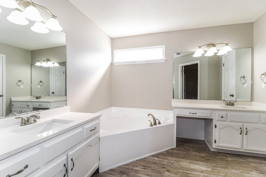 Building Photo - 2827 Fletcher View Dr