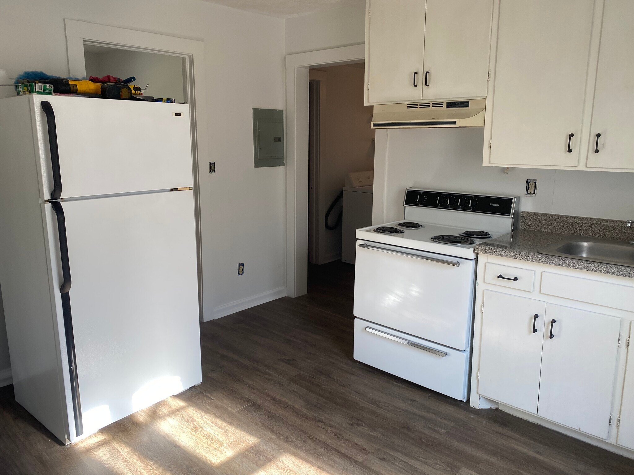Kitchen - 105 Hill St NE