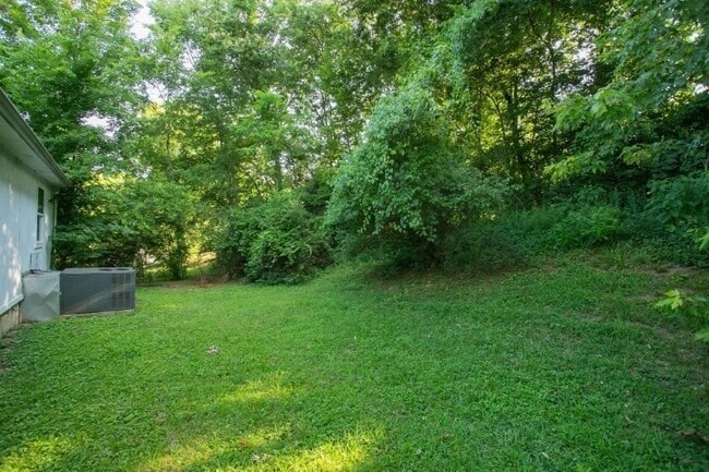 Building Photo - 105 Robert Yoest Dr