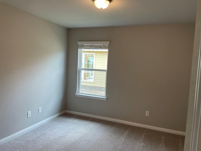 Building Photo - 5625 St Charles Dr
