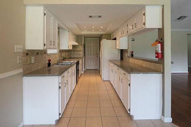 Building Photo - 3107 Wagon Trail Dr