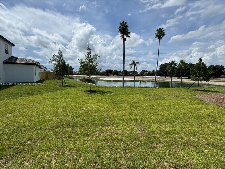 Building Photo - 2990 SE 23rd Ave